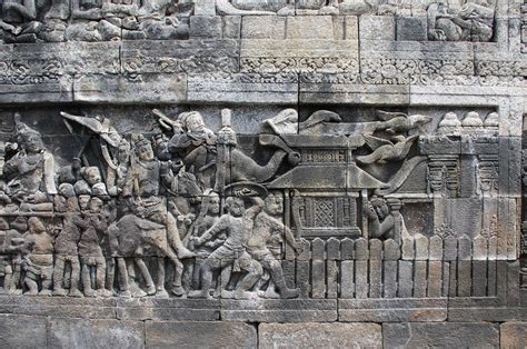  ภาพจิตรกรรมฝาผนัง Borobudur: สัญลักษณ์แห่งการตรัสรู้และความวิมานสวรรค์!