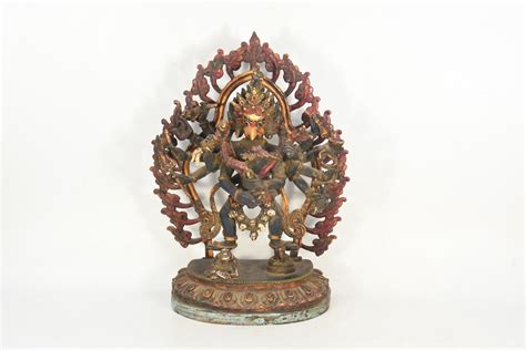  The Garuda: Painted With Divine Grace and Woven Threads of Mythology!